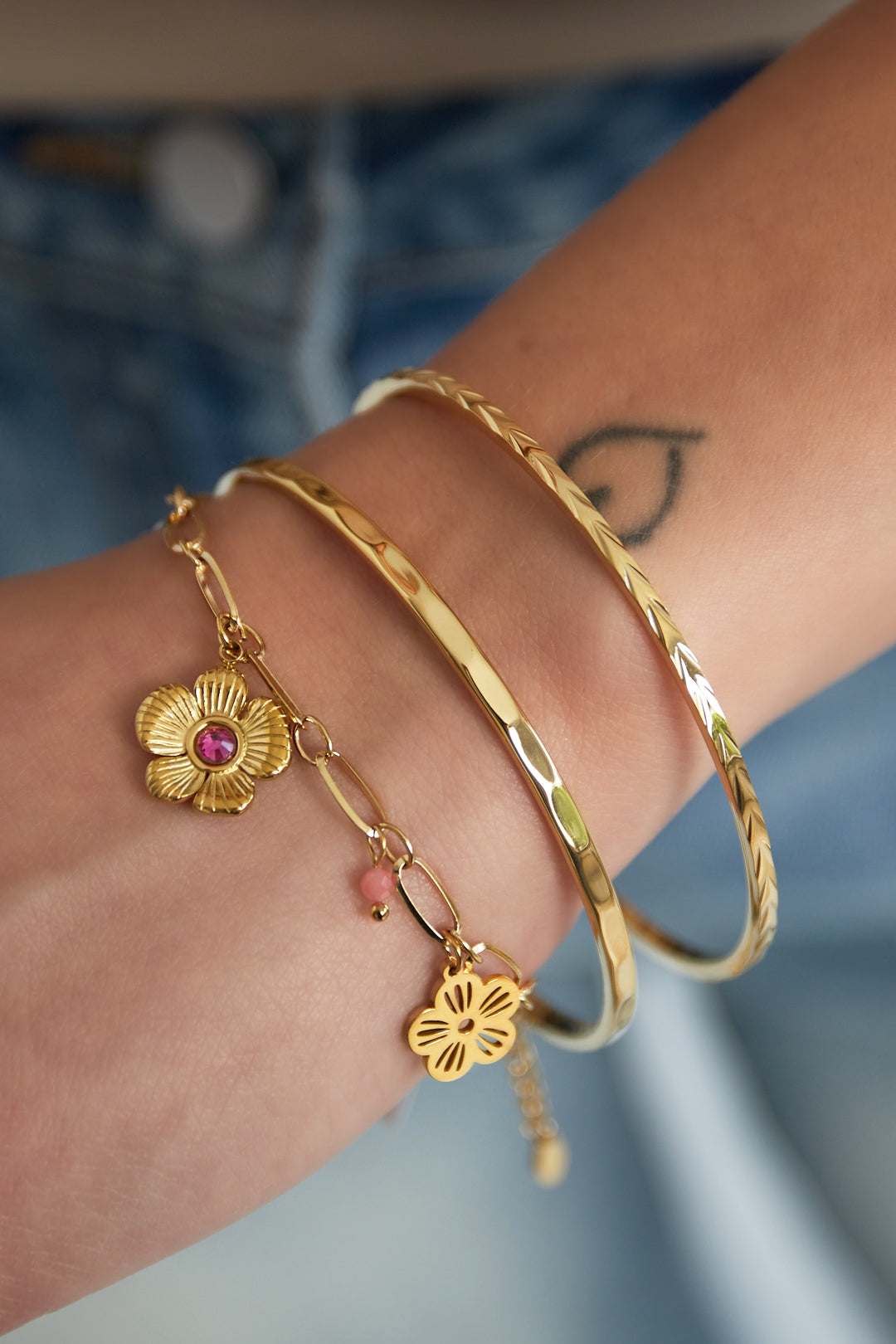 Flower charm bracelet